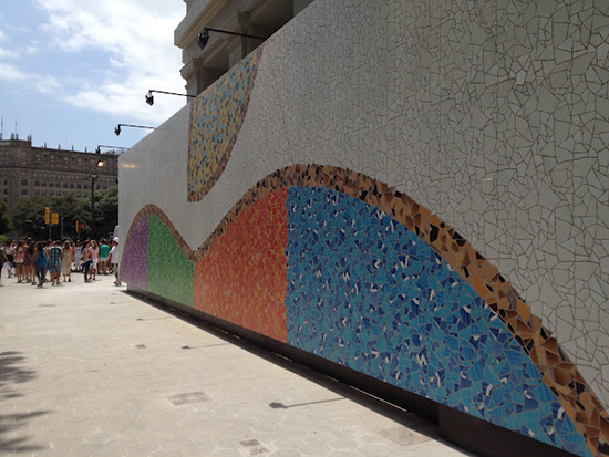 Muro largo Apple Store Paseo de Gracia