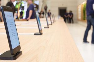 iPhone sin cable de seguridad Apple Store